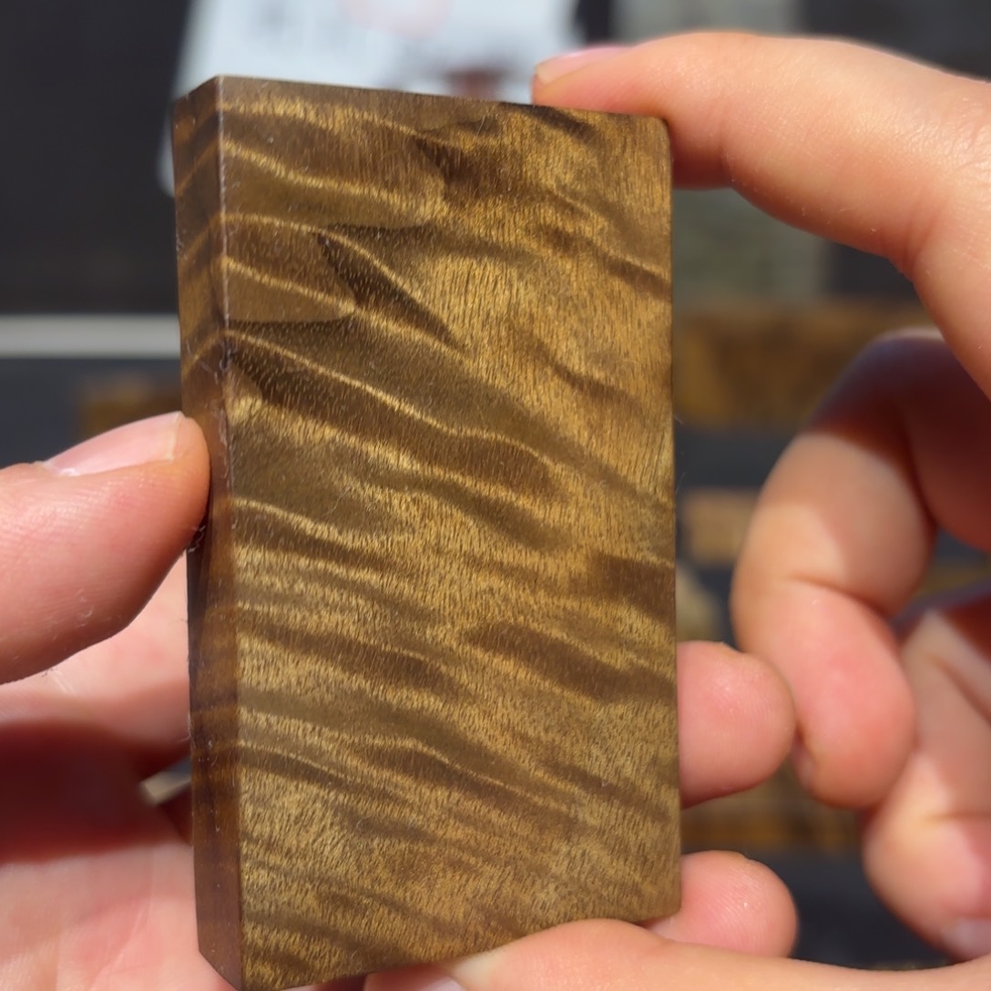 午***夜金丝楠木无事牌材料