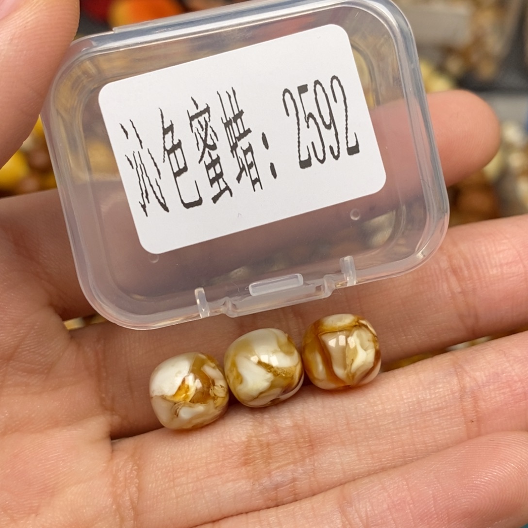 蜜蜡未镶嵌珠宝奇石2592