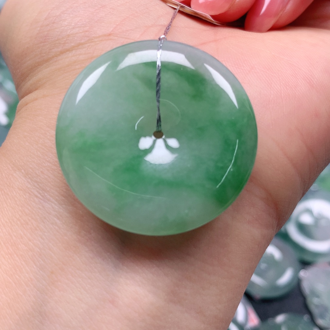 翡翠颈饰未镶嵌天然翡翠