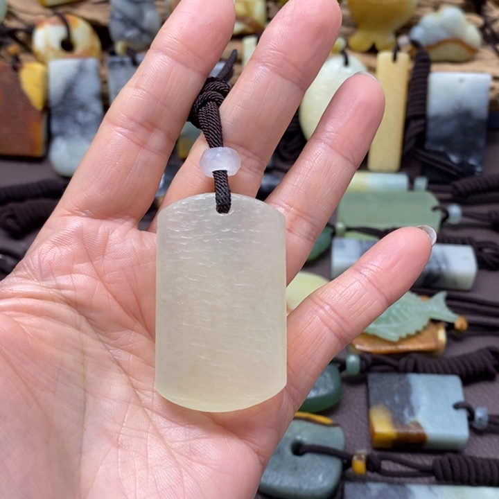 源***蛇纹石玉未镶嵌颈饰