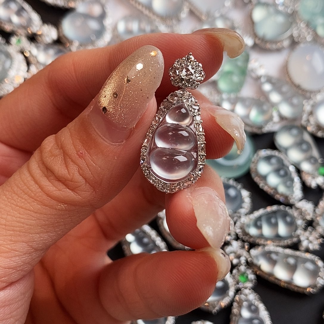 颈饰18K金镶嵌翡翠天然缅甸A货翡翠福豆