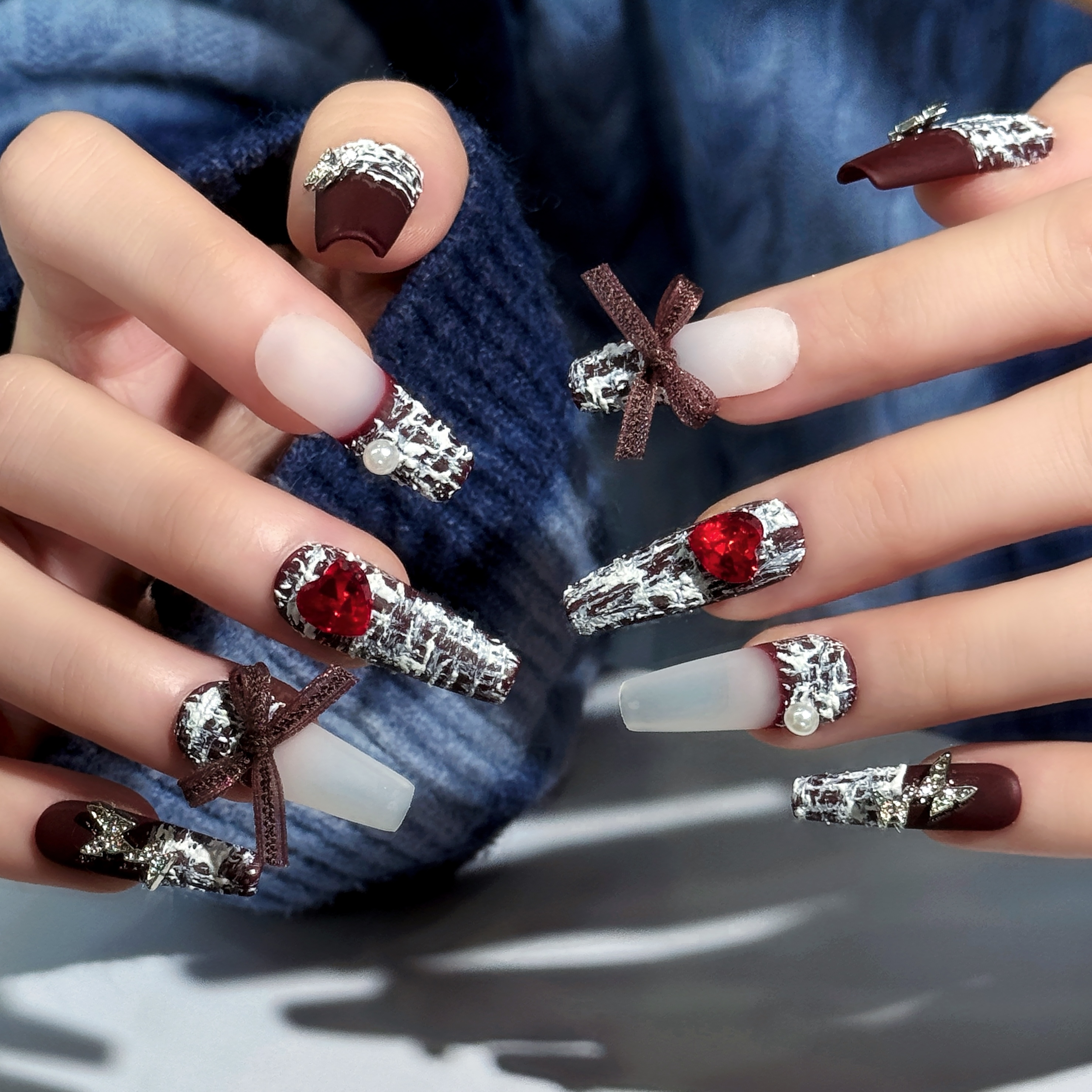 宏飞穿戴甲秋冬新款哑光蝴蝶结镶钻高级感显白精致纯手工穿戴甲