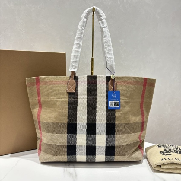 博柏利/包包/99新/市场价18000/250811CZ0021