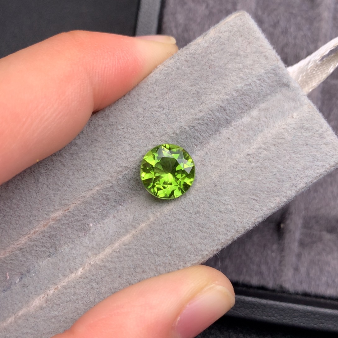 未镶嵌橄榄石天然裸石3.克拉天然橄榄石