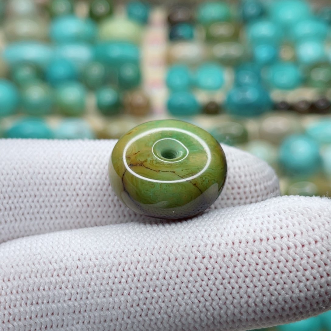 未镶嵌绿松石颈饰