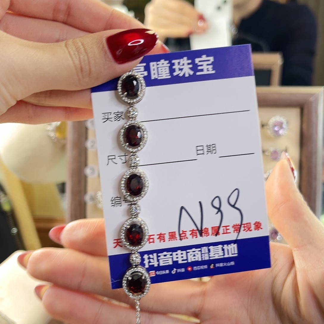 乐****手链石榴石银S925镶嵌