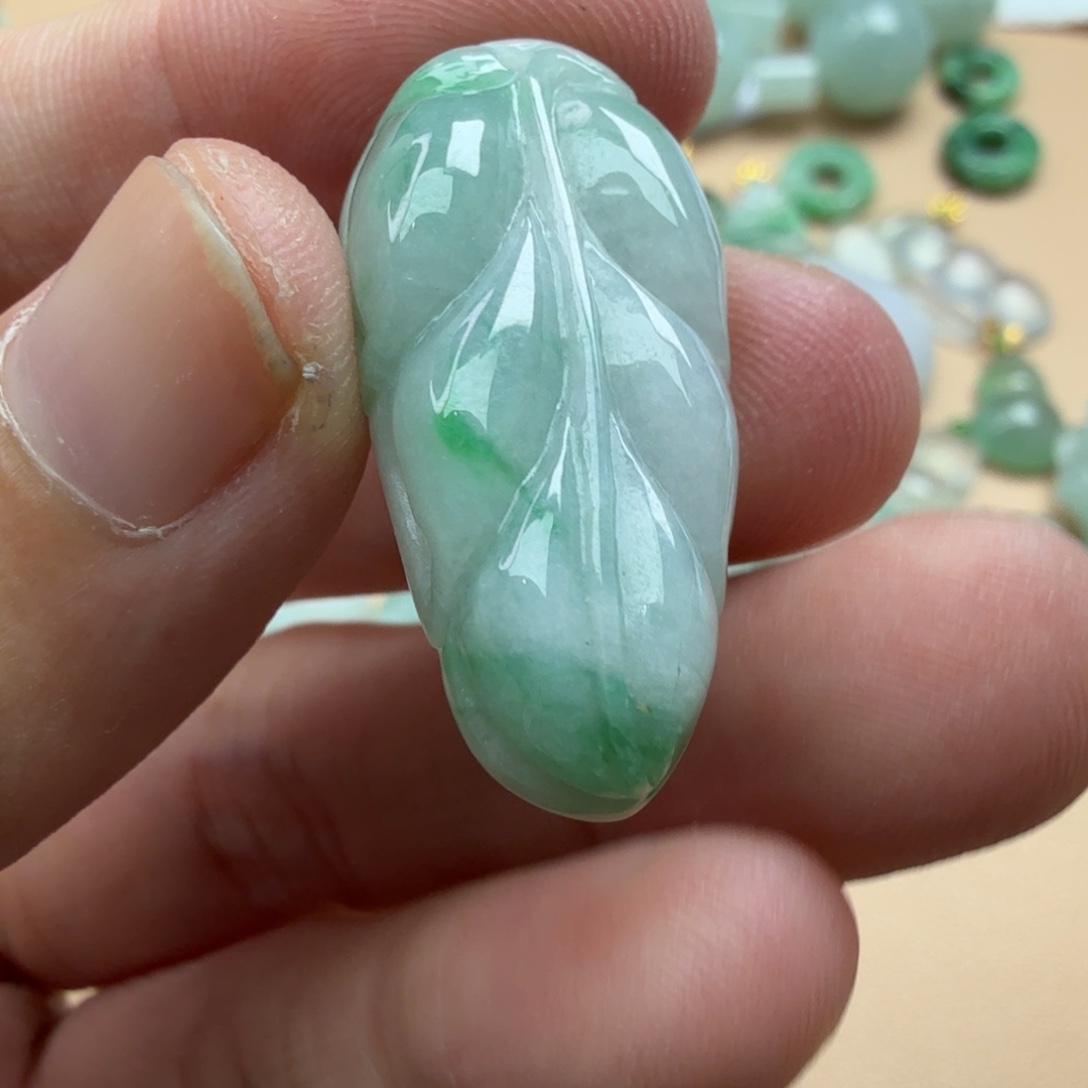翡翠未镶嵌颈饰34