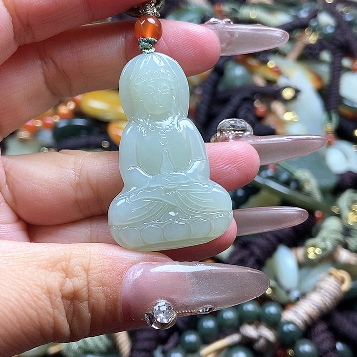 和田玉颈饰足铂镶嵌