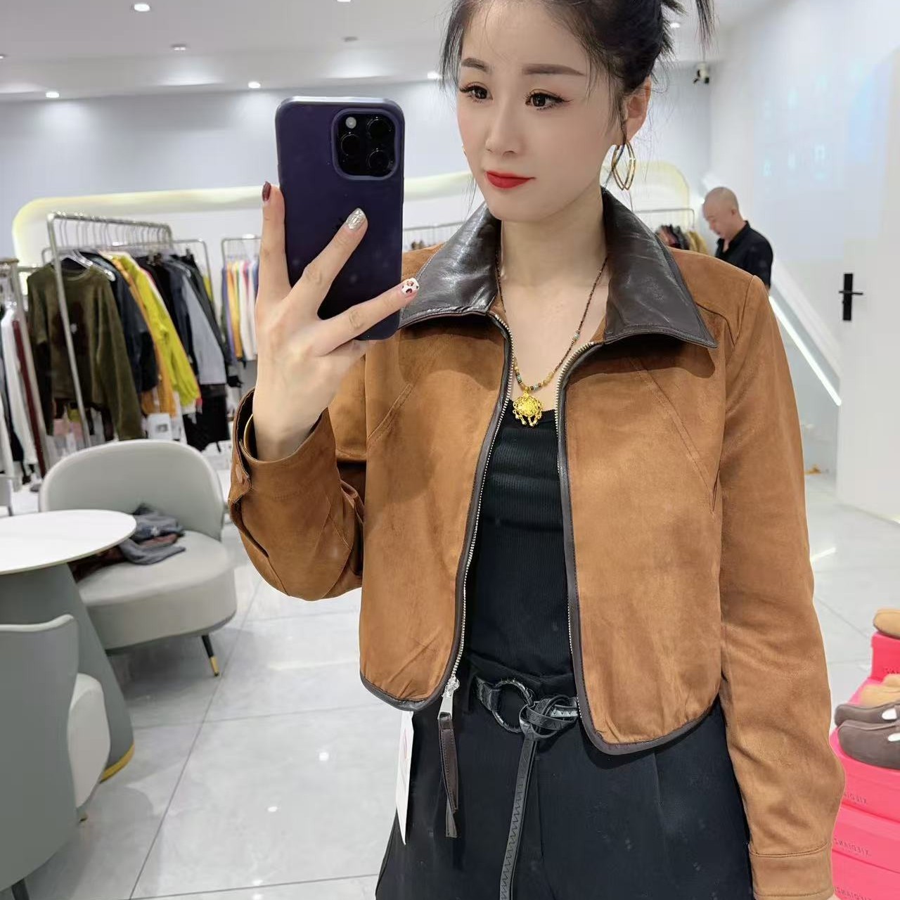翻领夹条鹿皮绒外套