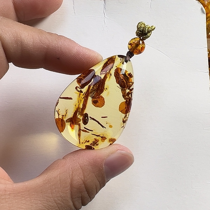 琥珀（花珀）未镶嵌颈饰