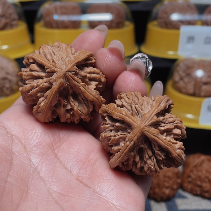 文玩核桃把件四棱42