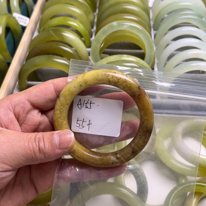 蛇纹石玉未镶嵌手镯155