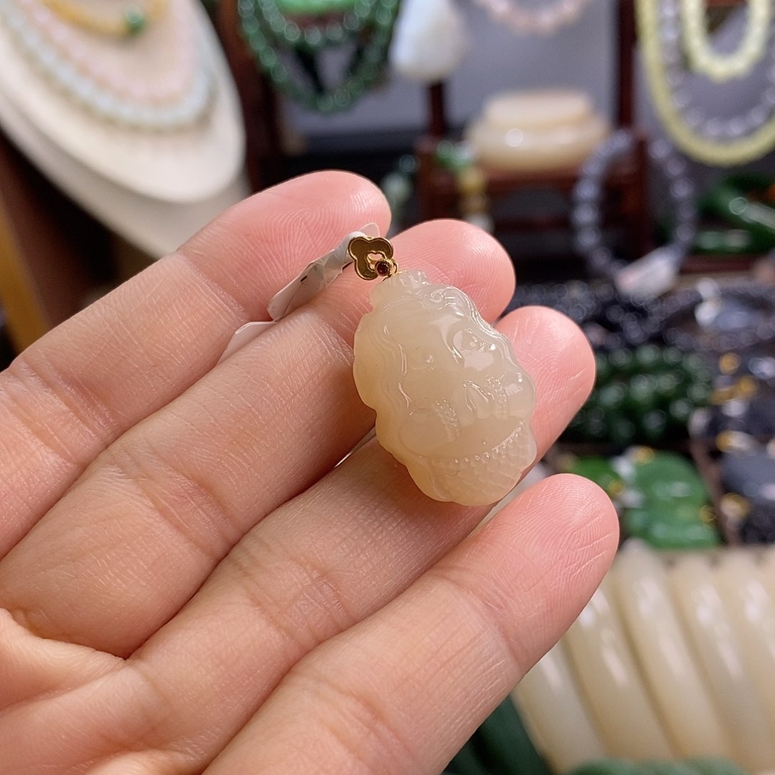 和田玉孤品福利款老矿料藕粉18.k美人鱼未镶嵌