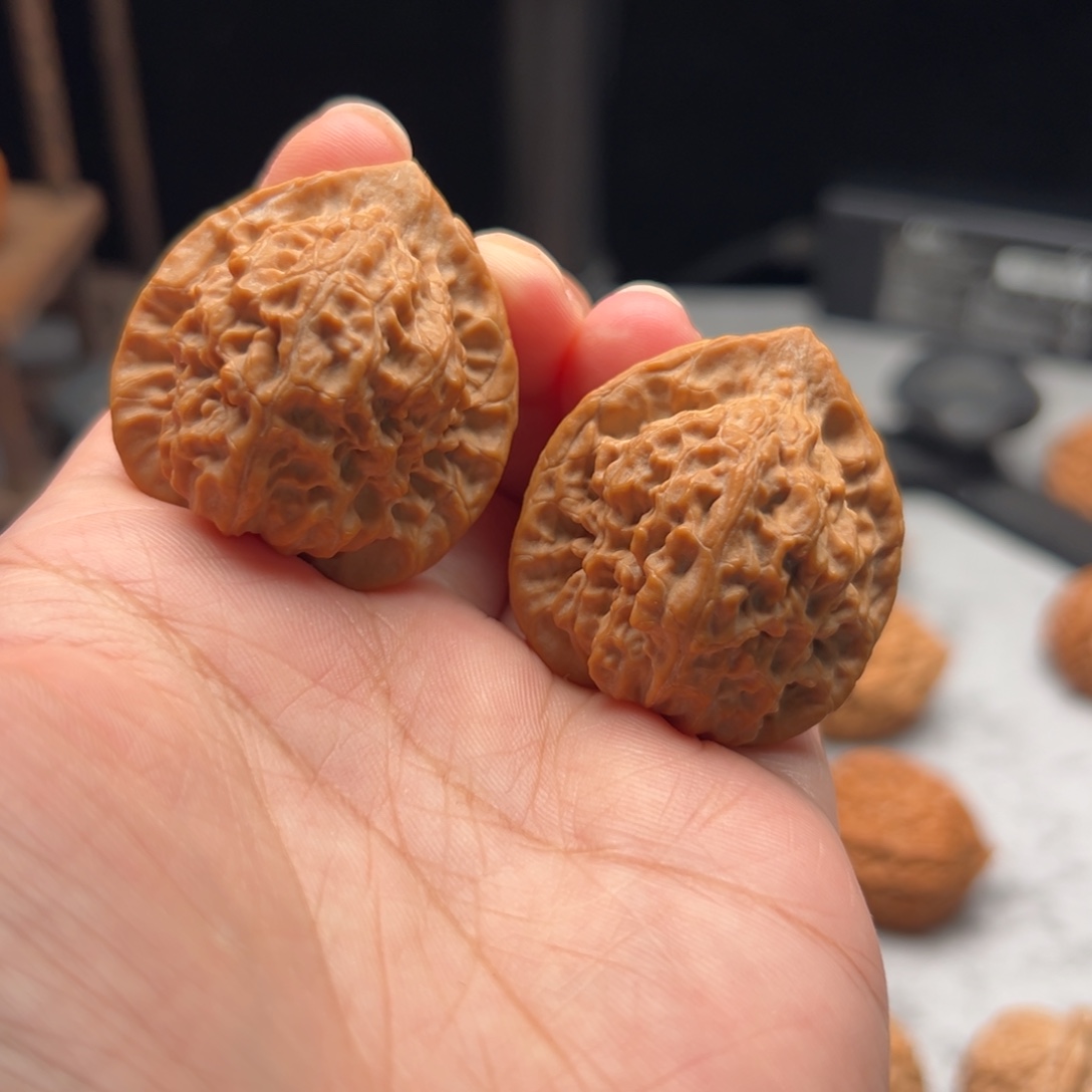 @****文玩核桃吊坠101号野生小帽36.33.38