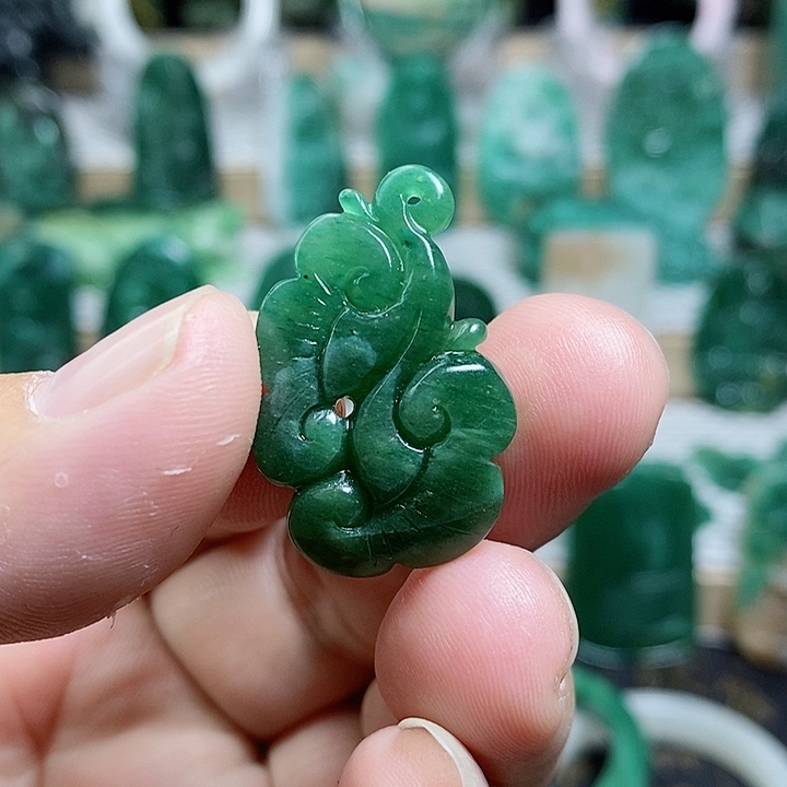 未镶嵌独山玉颈饰