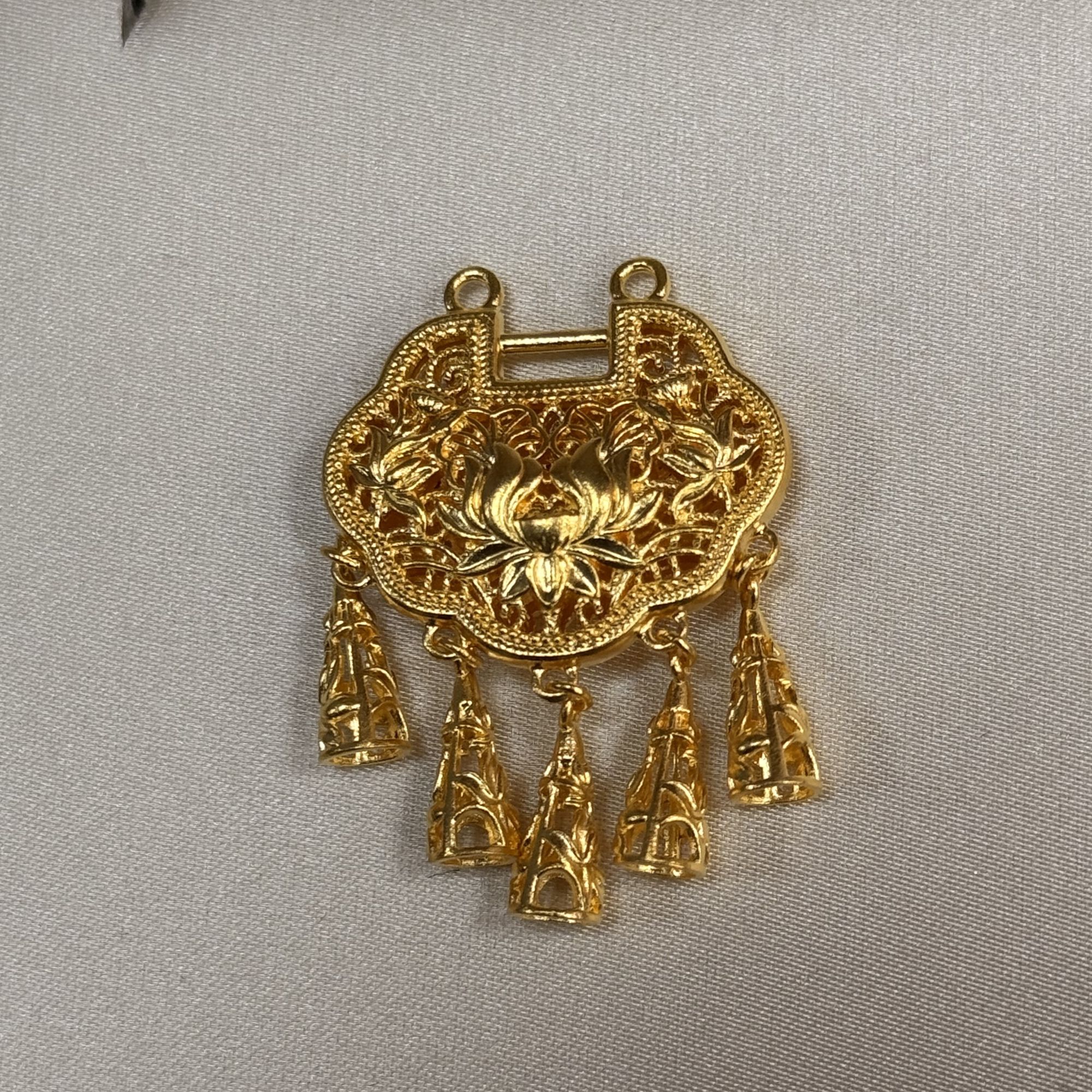 【世纪金时代金店】足金喇叭璎珞锁吊坠