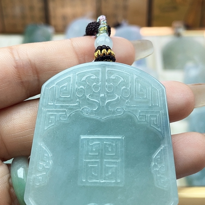 翡翠未镶嵌颈饰天然翡翠货，无事