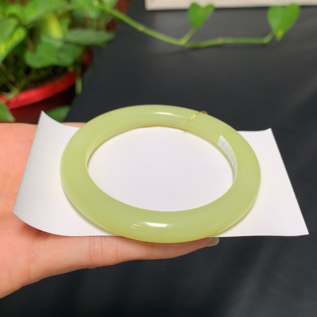 未镶嵌手镯和田玉黄口手镯