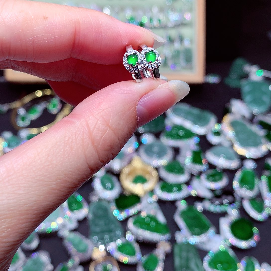 【闪购商品】翡翠吊坠(不含链)未镶嵌
