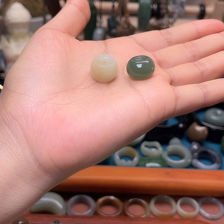 喵***～和田玉未镶嵌颈饰