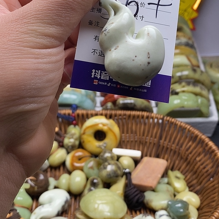 未镶嵌蛇纹石玉颈饰
