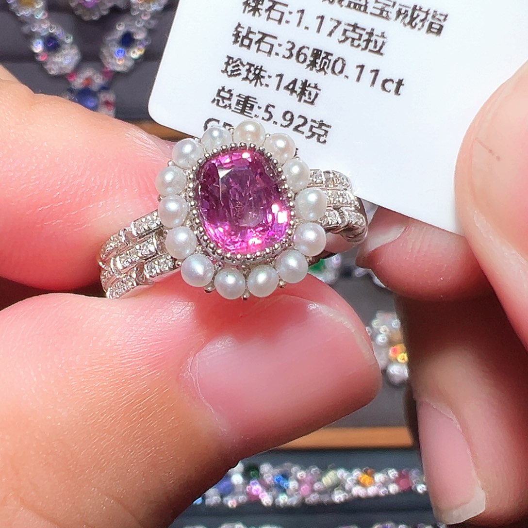 戒指18K金镶嵌彩色蓝宝石