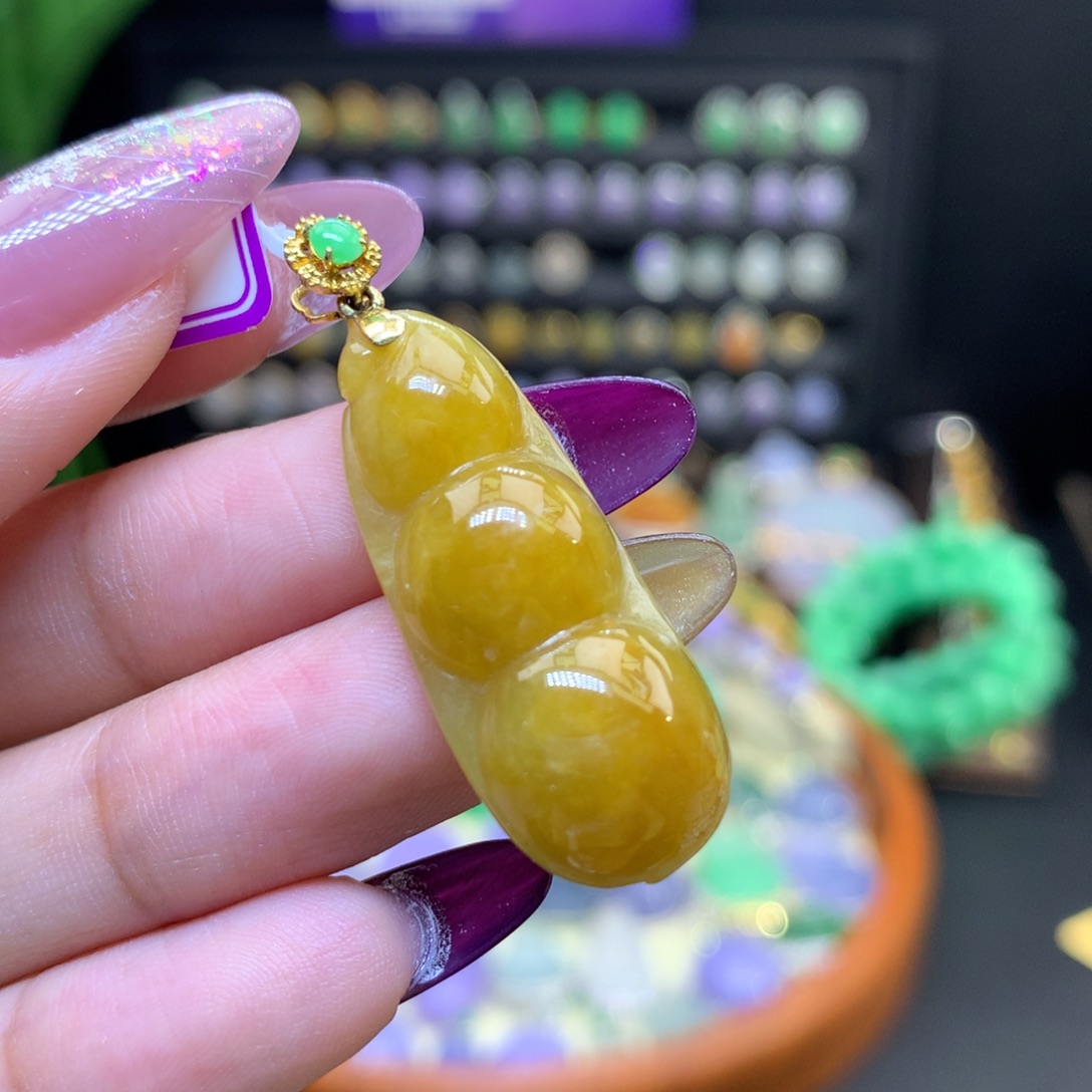 颈饰18K金镶嵌翡翠