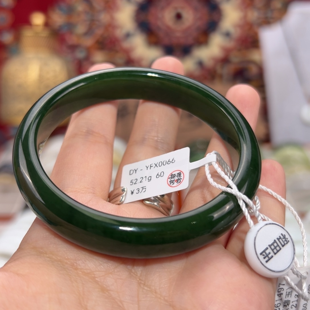 和田玉未镶嵌手镯