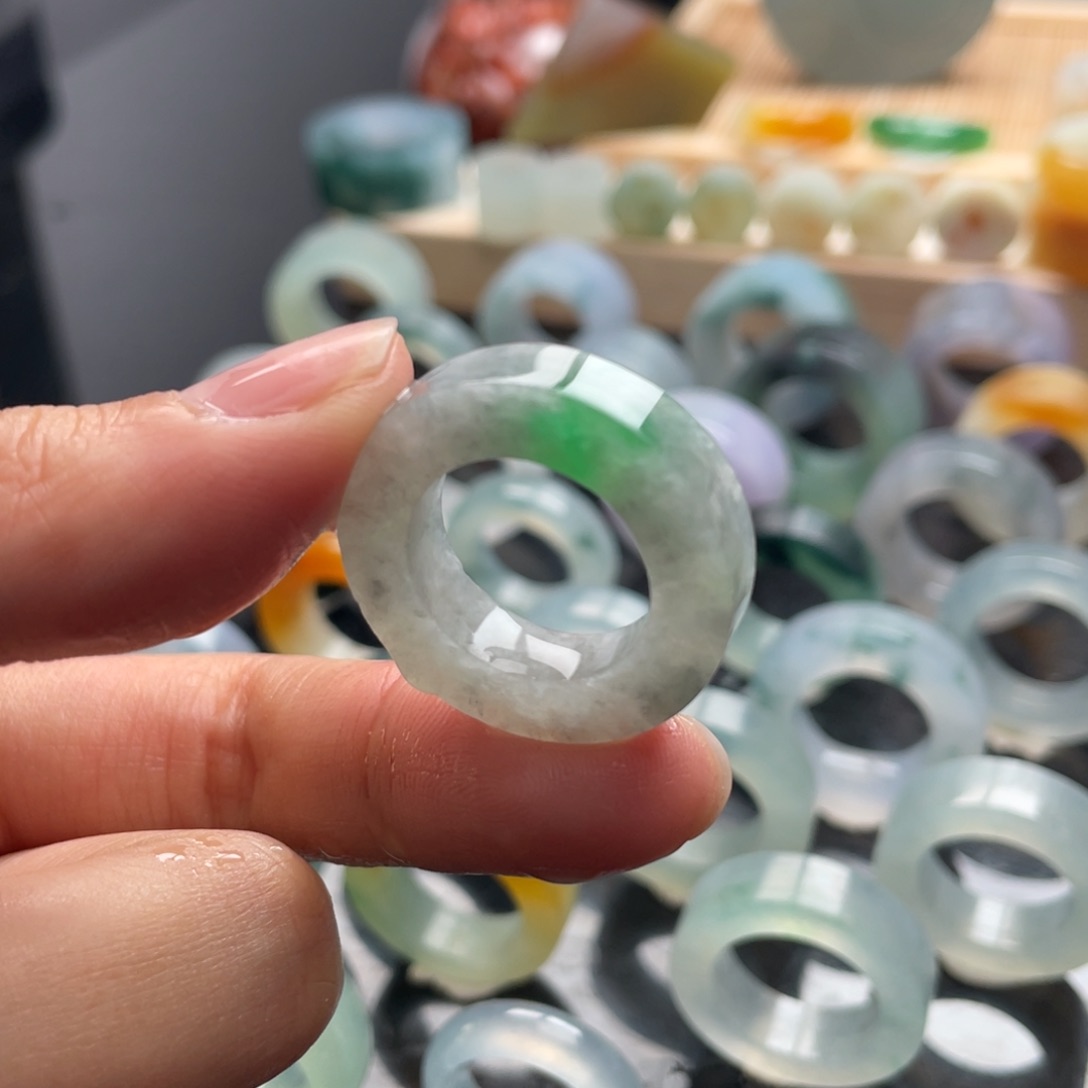 定制翡翠未镶嵌戒指