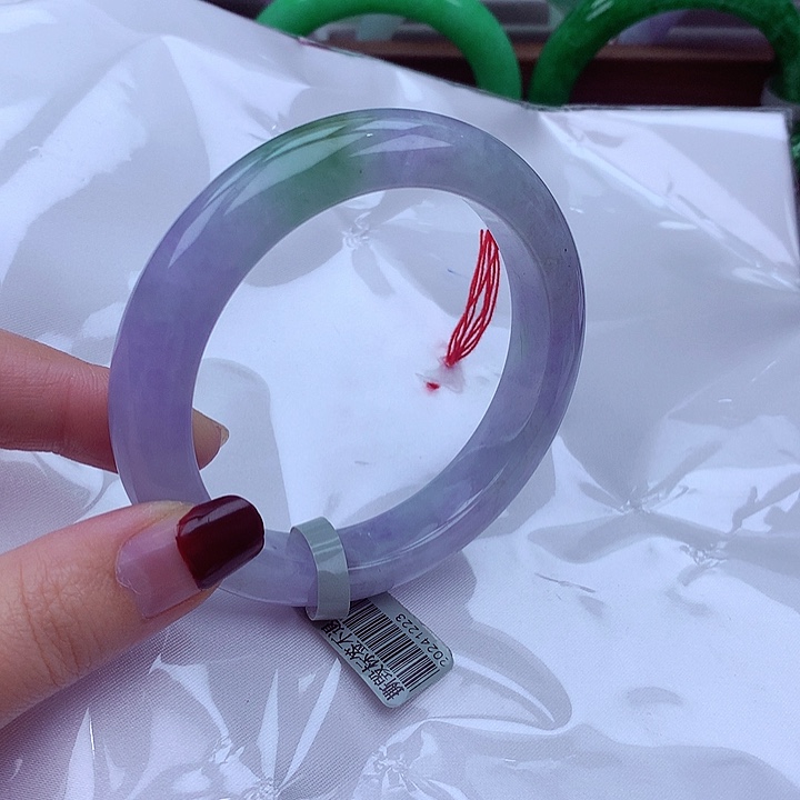 翡翠手镯未镶嵌翡翠