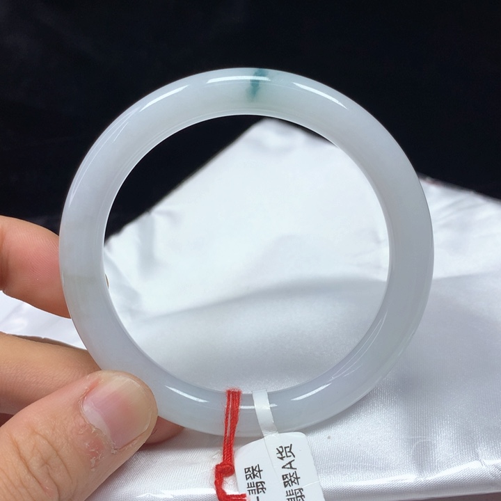 翡翠手镯（圆镯）未镶嵌56.7