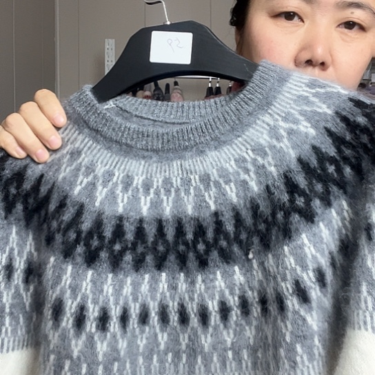 白色费尔岛圆领一件