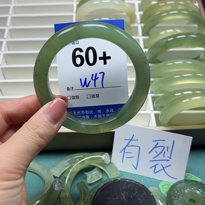 蛇纹石玉手镯未镶嵌