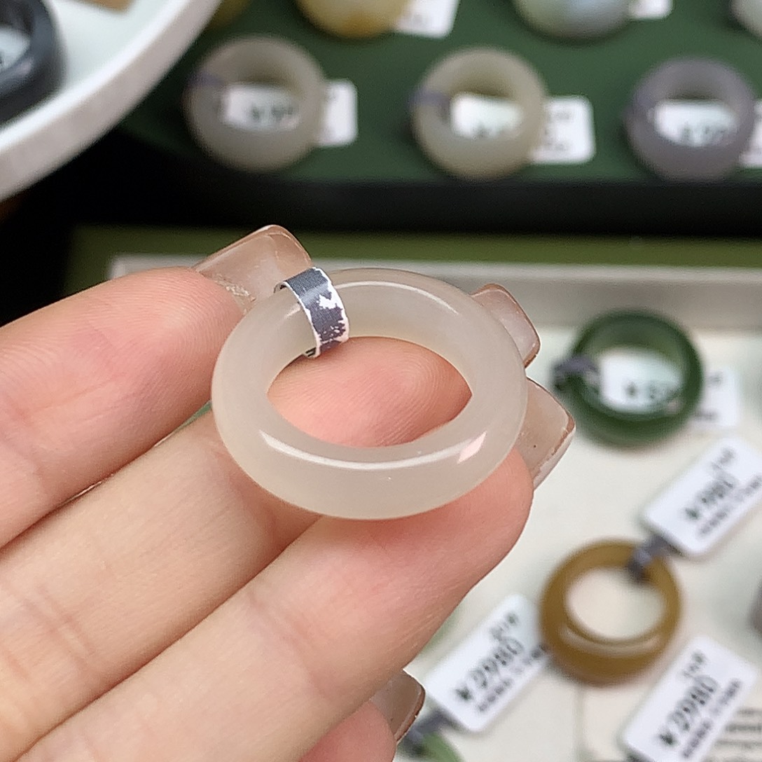 和田玉戒指未镶嵌