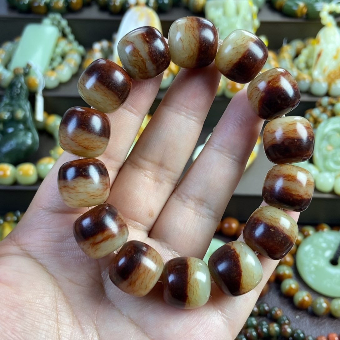 漠***踪透闪石质玉未镶嵌手串