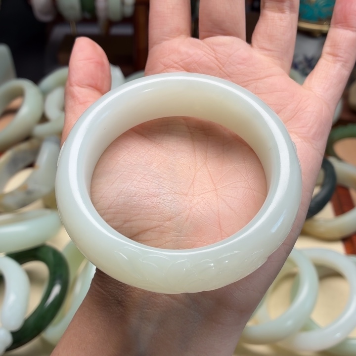 和田玉未镶嵌手镯