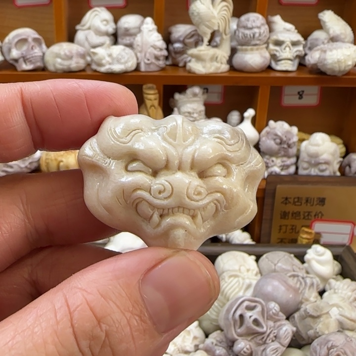 游***鱼非金属配饰鹿角雕刻一个