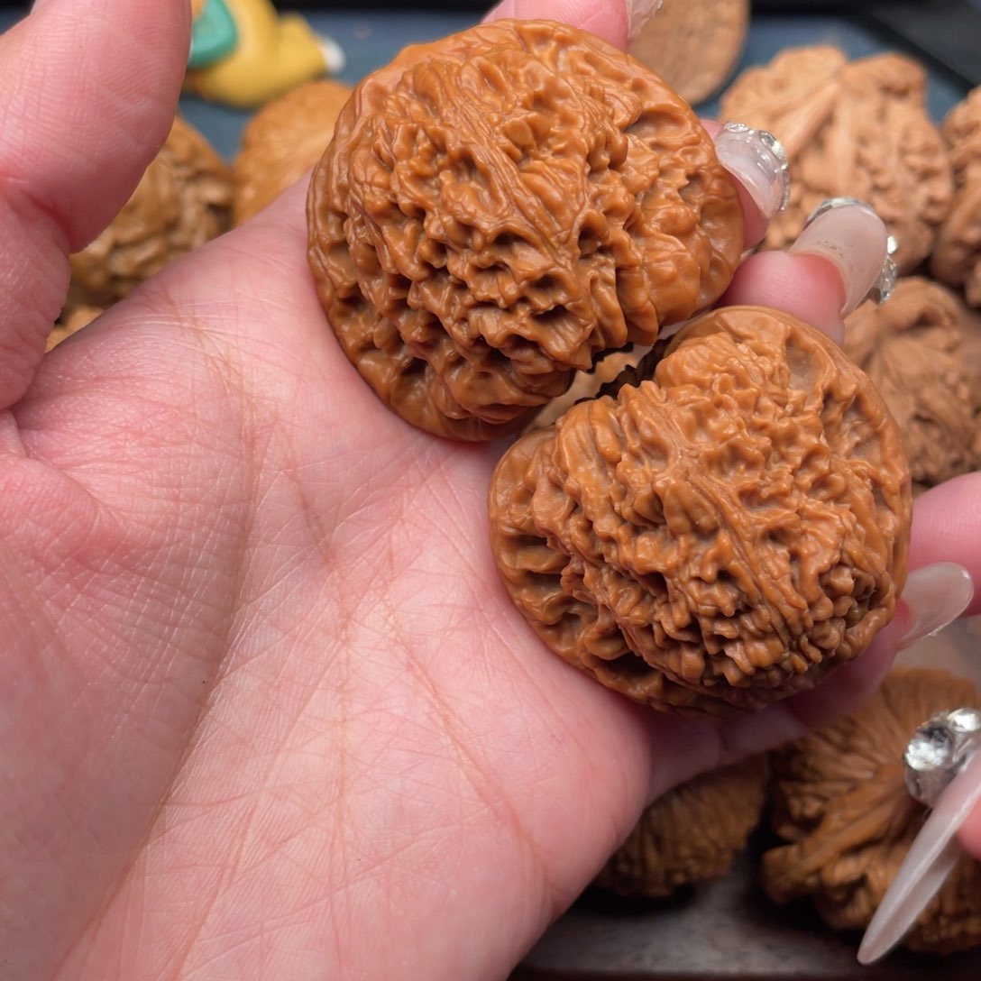 文玩核桃吊坠全品逐鹿红皮南疆42，46克