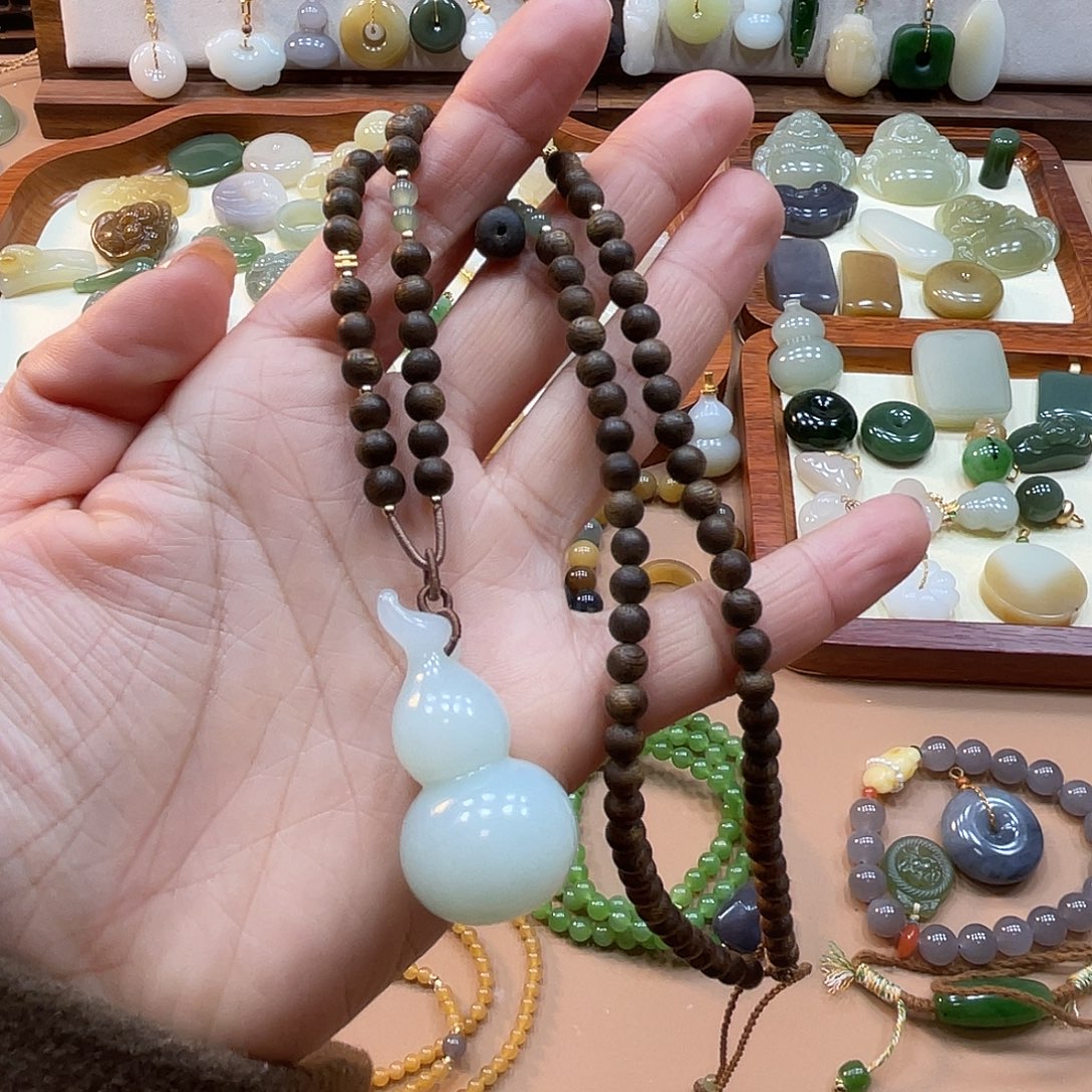 和田玉未镶嵌颈饰