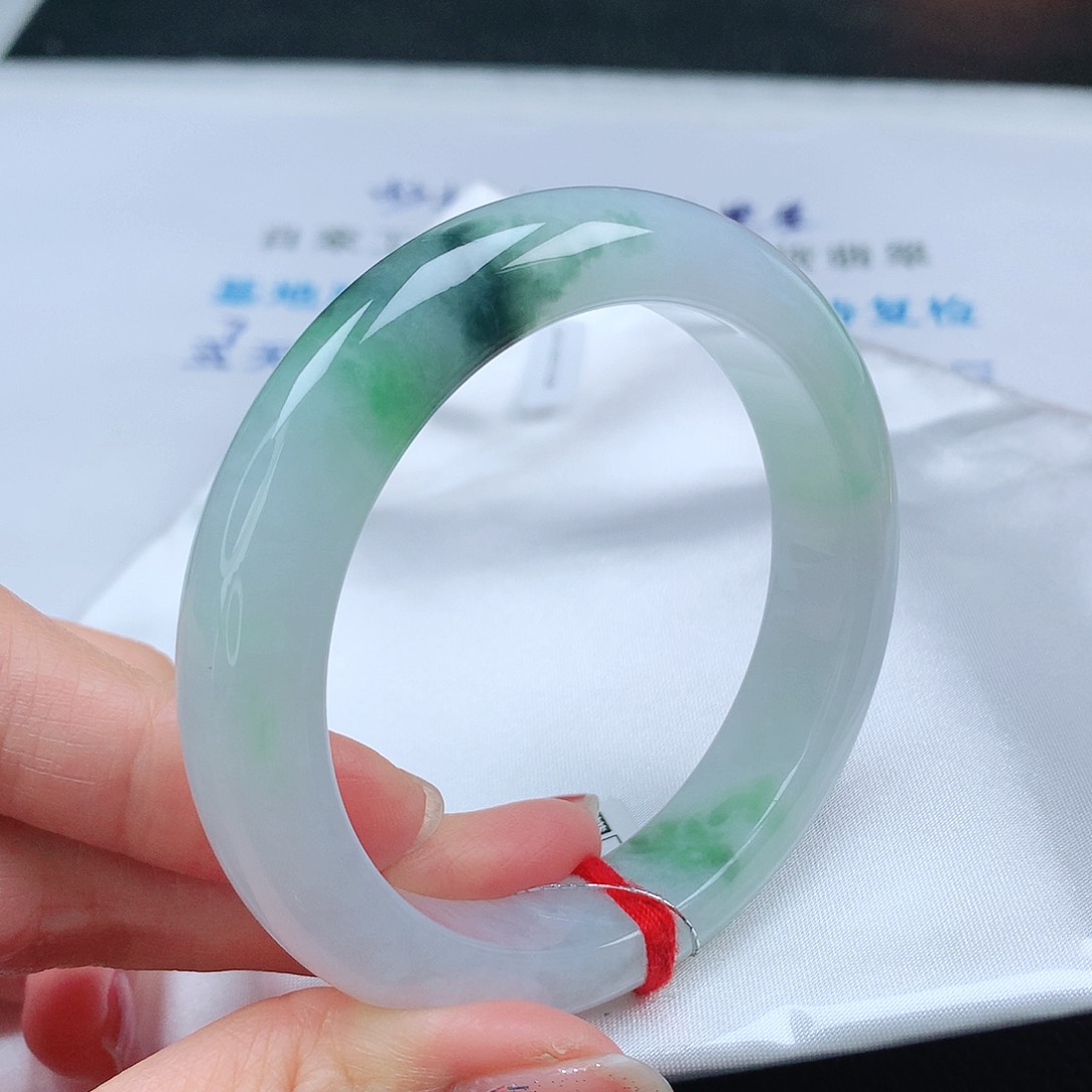 翡翠手镯未镶嵌55圈