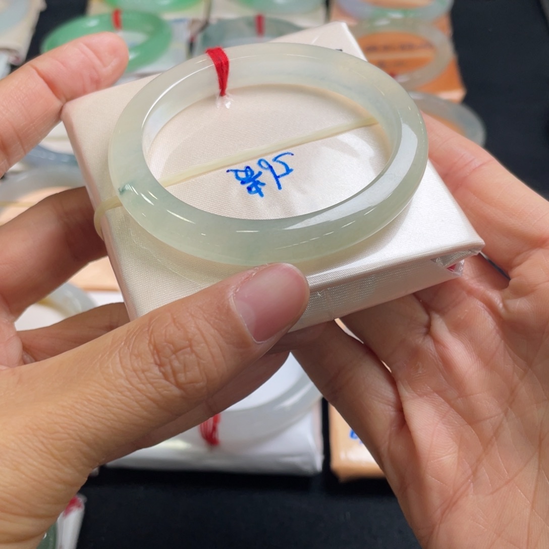 翡翠手镯未镶嵌56贵妃天然翡翠A货