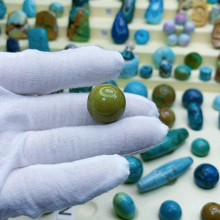 绿松石颈饰未镶嵌