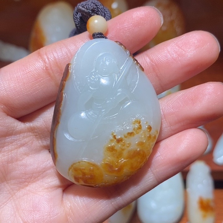 万***️和田玉未镶嵌颈饰