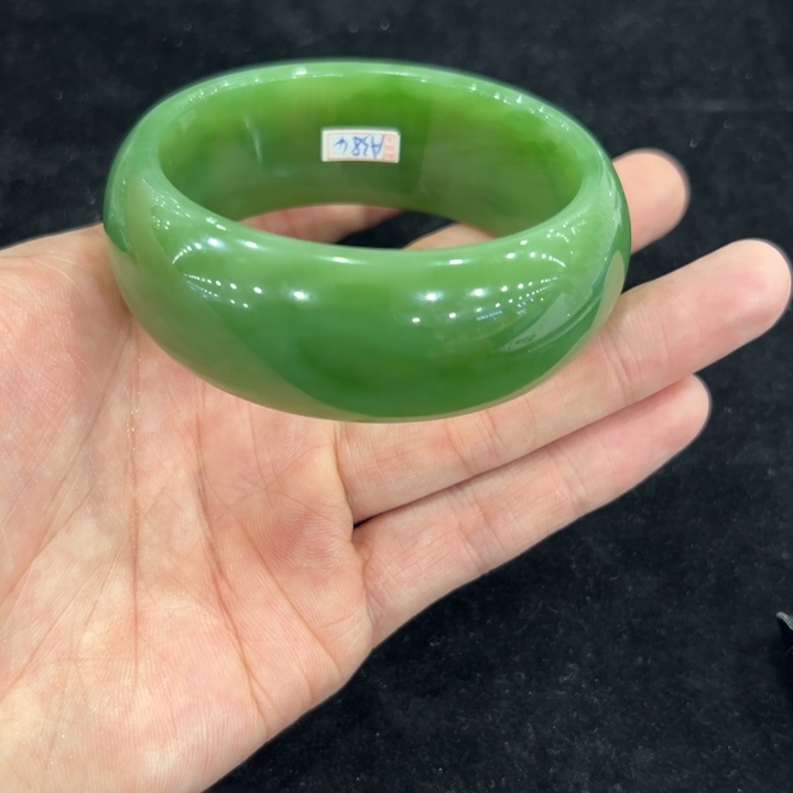 悠***姑和田玉未镶嵌手镯内径59.6