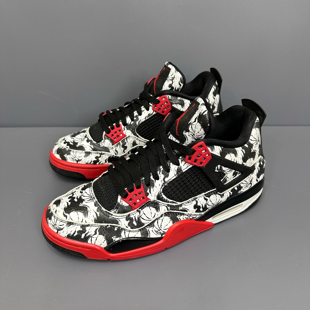 95新 NIKE/耐克 95新 44.5码 aj4涂鸦 休闲鞋成色很新原盒穿几次 