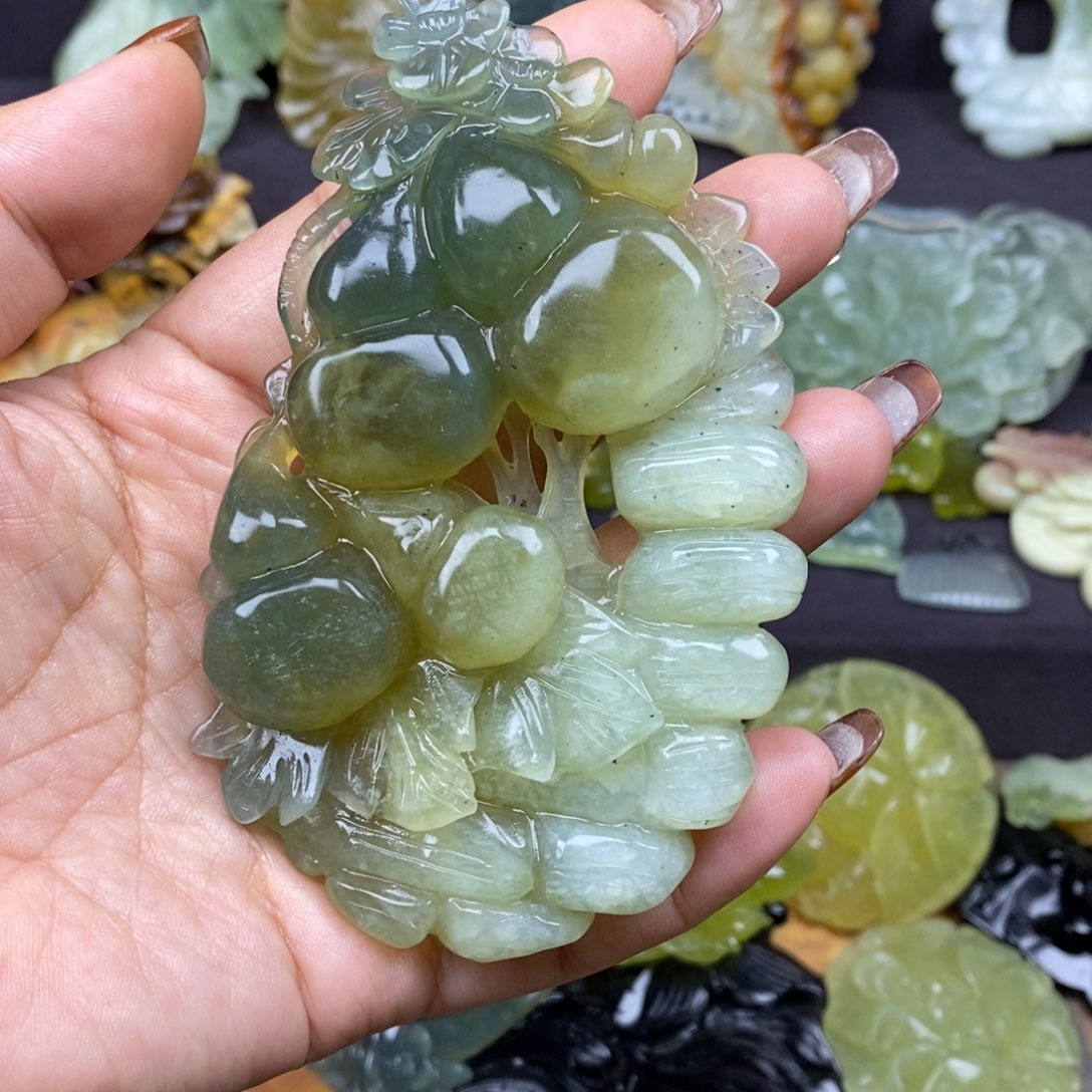 蛇纹石玉颈饰未镶嵌