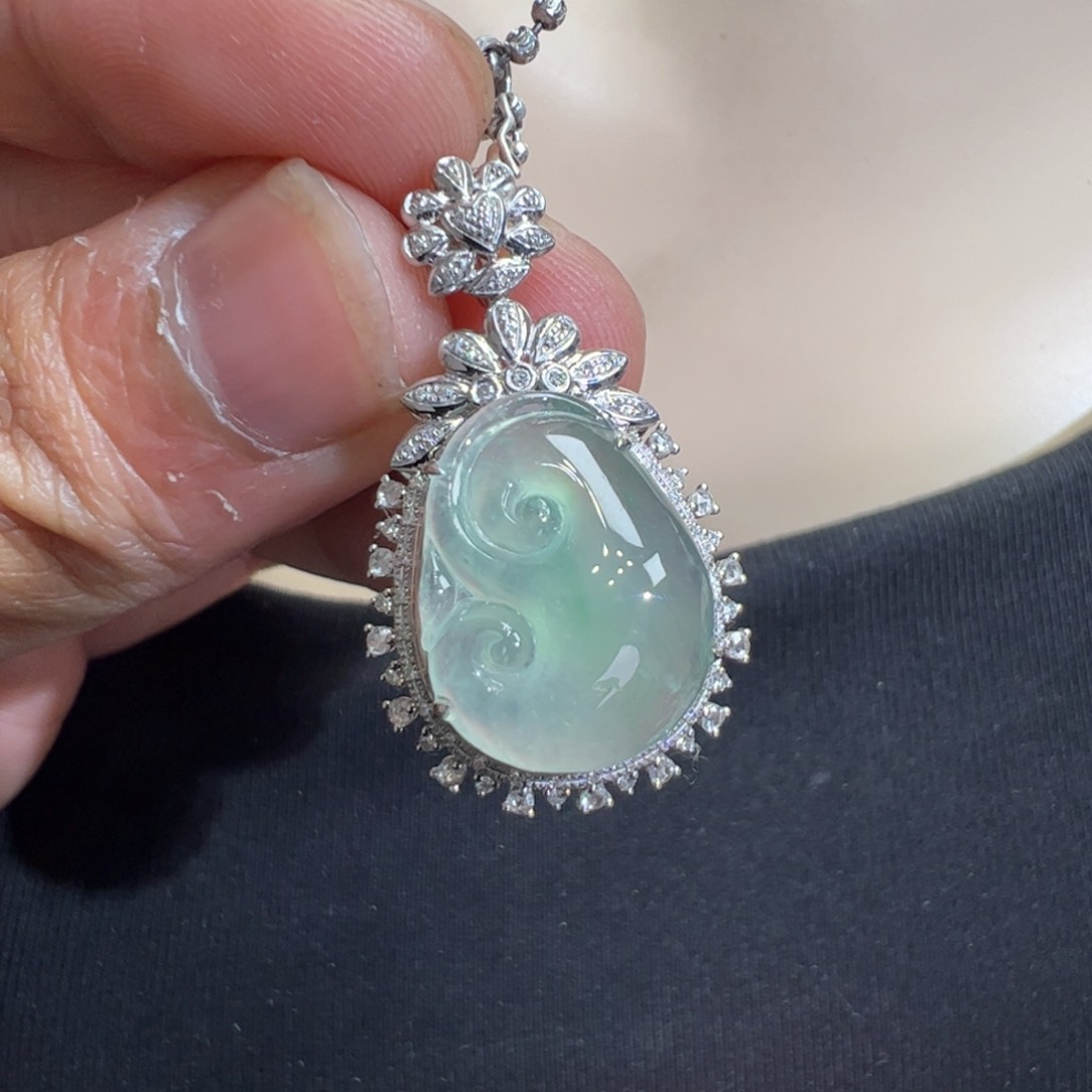 翡翠吊坠(不含链)18K金镶嵌