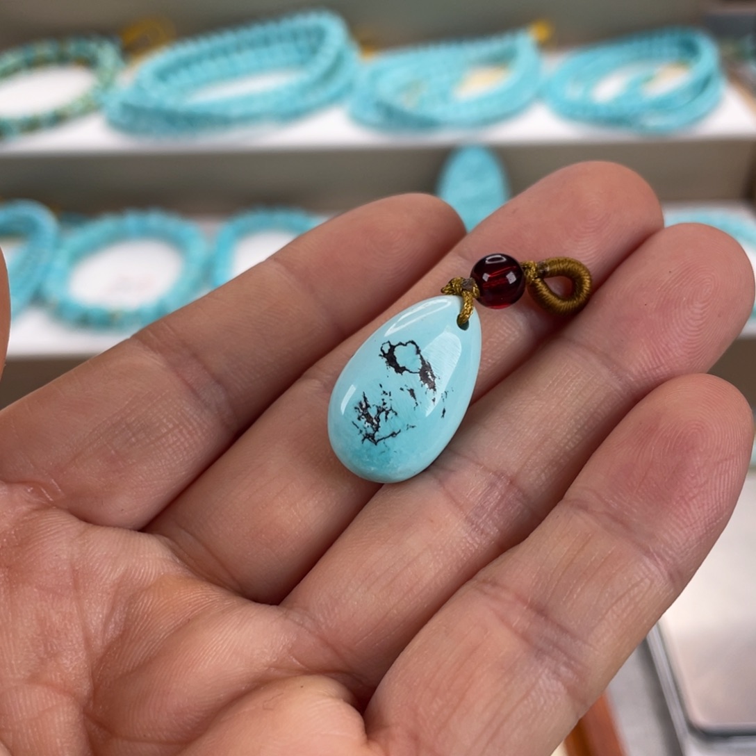 绿松石未镶嵌颈饰