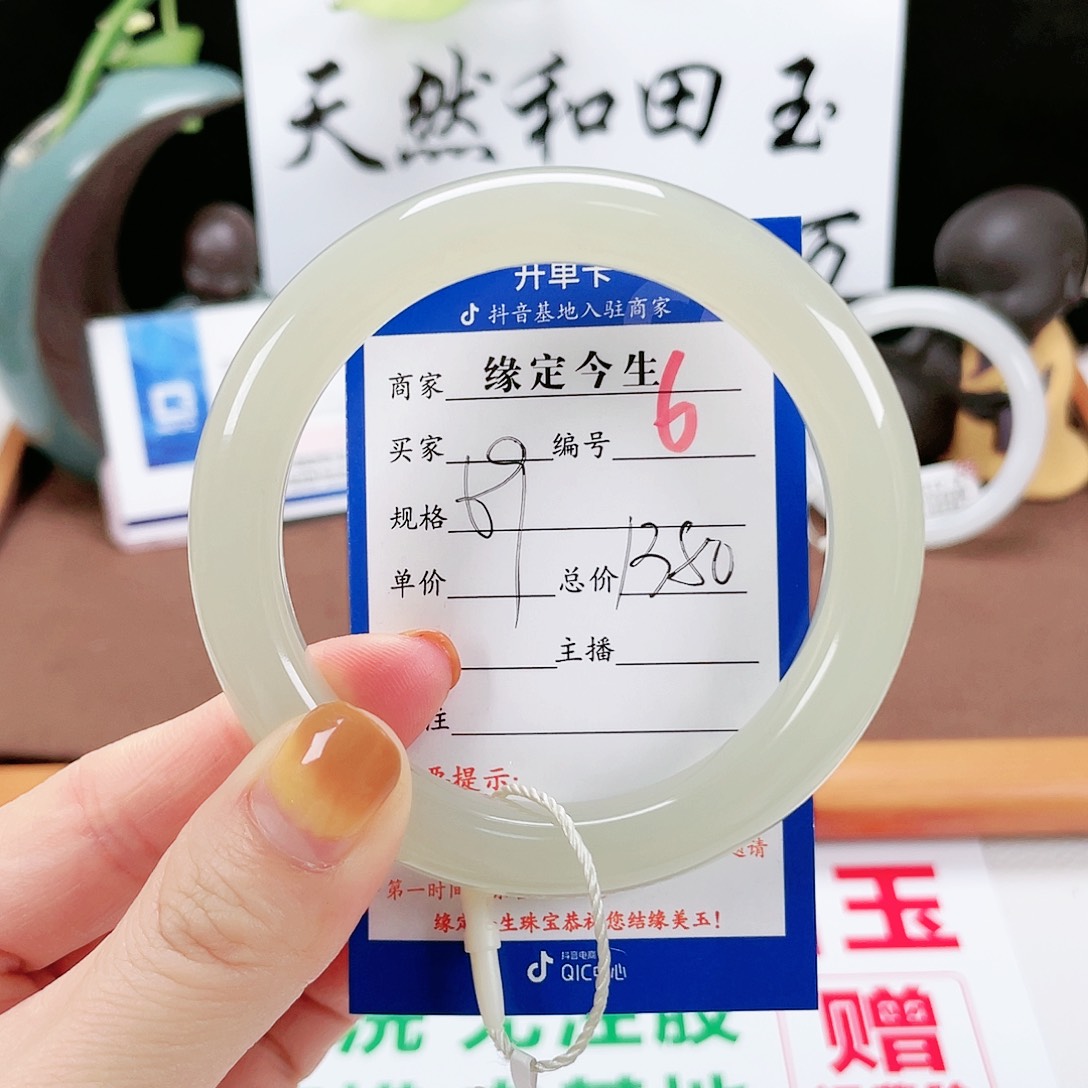 和田玉手镯未镶嵌