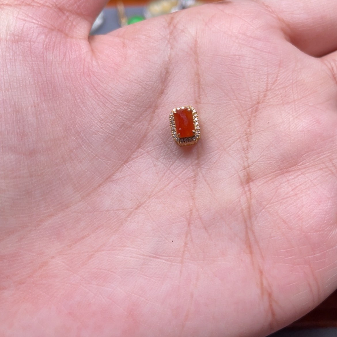 【闪购商品】颈饰18K金镶嵌翡翠